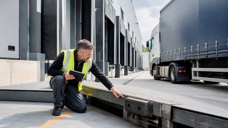 How to spot loading bay downtime risks before they stop your operation - loading bay and industrial door support image